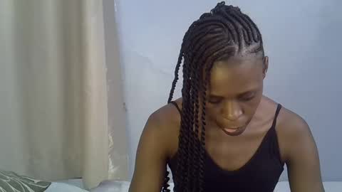 pretty_daniella online show from December 28, 8:37 am