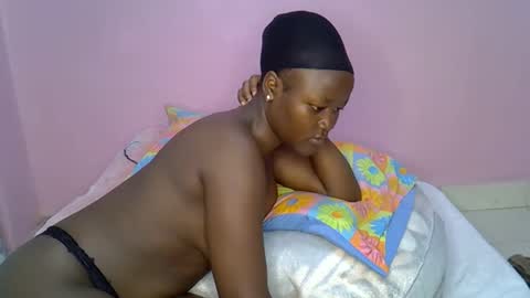 Snapshot of pretty_maya2 chatting on October 6, 11:42 pm pretty_maya2 online show from October 6, 11:42 pm