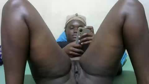 pretty_melan online show from March 6, 6:58 pm