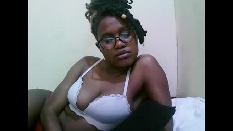 Snapshot of pretty_mellan chatting on January 26, 8:45 pm pretty_mellan online show from January 26, 8:45 pm