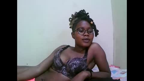 Snapshot of pretty_mellan chatting on January 24, 9:06 am pretty_mellan online show from January 24, 9:06 am