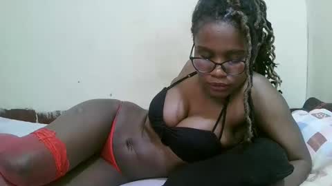 Snapshot of pretty_mellan chatting on February 14, 4:52 pm pretty_mellan online show from February 14, 4:52 pm