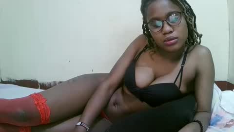 Snapshot of pretty_mellan chatting on February 14, 12:41 am pretty_mellan online show from February 14, 12:41 am