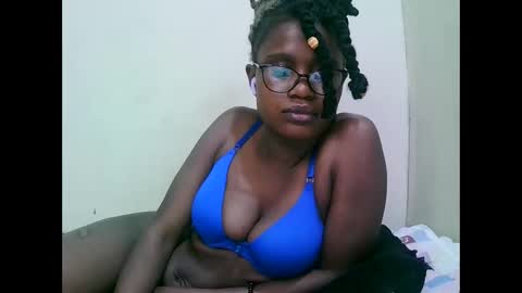 Snapshot of pretty_mellan chatting on January 25, 5:07 am pretty_mellan online show from January 25, 5:07 am
