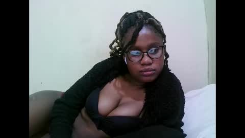 Snapshot of pretty_mellan chatting on February 6, 3:27 am pretty_mellan online show from February 6, 3:27 am