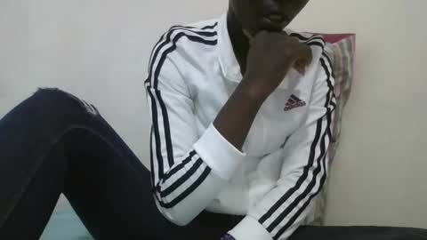 Snapshot of pretty_petite_ebony chatting on December 17, 12:00 pm pretty_petite_ebony online show from December 17, 12:00 pm