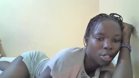 Snapshot of pretty_petite_ebony chatting on March 5, 7:05 am pretty_petite_ebony online show from March 5, 7:05 am