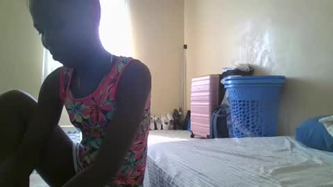 Snapshot of pretty_petite_ebony chatting on January 6, 11:51 am pretty_petite_ebony online show from January 6, 11:51 am