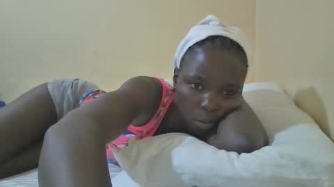 Snapshot of pretty_petite_ebony chatting on March 6, 2:41 am pretty_petite_ebony online show from March 6, 2:41 am