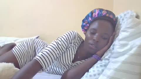 Snapshot of pretty_petite_ebony chatting on January 12, 5:33 pm pretty_petite_ebony online show from January 12, 5:33 pm