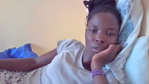Snapshot of pretty_petite_ebony chatting on February 26, 12:27 pm pretty_petite_ebony online show from February 26, 12:27 pm