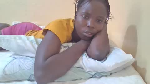 Snapshot of pretty_petite_ebony chatting on March 7, 8:23 am pretty_petite_ebony online show from March 7, 8:23 am