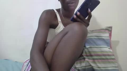 Snapshot of pretty_petite_ebony chatting on December 19, 12:34 am pretty_petite_ebony online show from December 19, 12:34 am