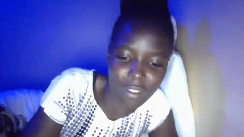 Snapshot of pretty_petite_ebony chatting on February 26, 10:32 pm pretty_petite_ebony online show from February 26, 10:32 pm