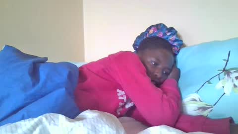 Snapshot of pretty_petite_ebony chatting on December 23, 7:38 am pretty_petite_ebony online show from December 23, 7:38 am