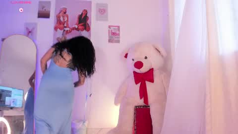 pretty_pettite online show from June 12, 10:40 pm