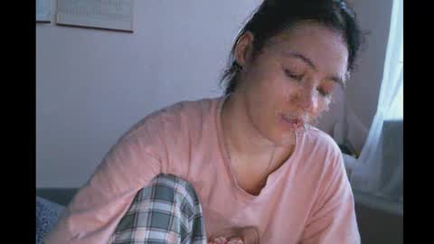 Snapshot of prettybella_7 chatting on January 10, 5:15 am Bella online show from January 10, 5:15 am