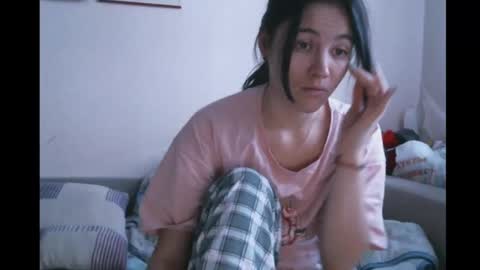 Snapshot of prettybella_7 chatting on January 6, 5:19 am Bella online show from January 6, 5:19 am