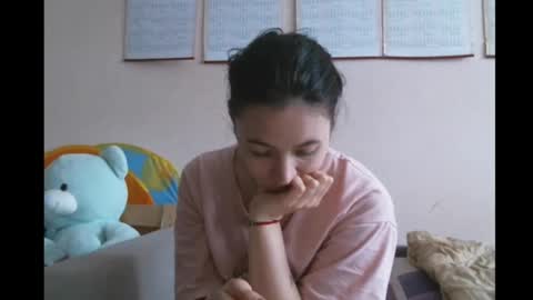 Snapshot of prettybella_7 chatting on January 15, 9:45 am Bella online show from January 15, 9:45 am