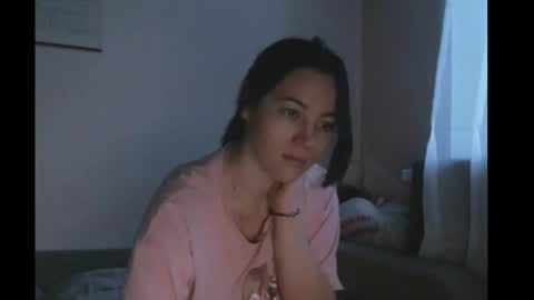 Snapshot of prettybella_7 chatting on January 3, 5:06 am Bella online show from January 3, 5:06 am