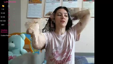 Snapshot of prettybella_7 chatting on December 11, 7:42 am Bella online show from December 11, 7:42 am