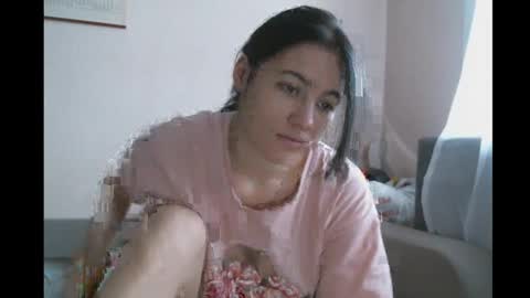 Snapshot of prettybella_7 chatting on January 12, 5:45 am Bella online show from January 12, 5:45 am