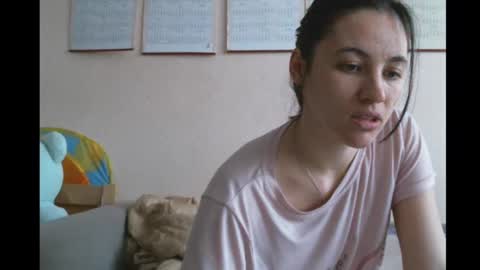 Snapshot of prettybella_7 chatting on January 21, 11:13 am Bella online show from January 21, 11:13 am