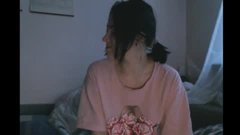 Snapshot of prettybella_7 chatting on January 8, 5:16 am Bella online show from January 8, 5:16 am
