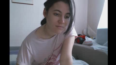 Snapshot of prettybella_7 chatting on January 19, 5:58 am Bella online show from January 19, 5:58 am