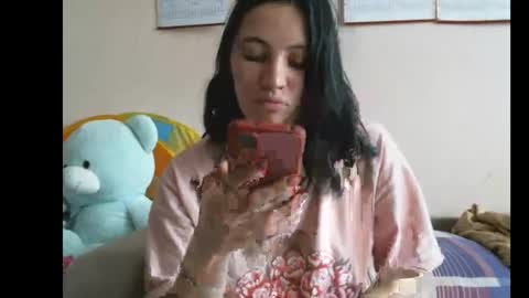 Snapshot of prettybella_7 chatting on February 14, 9:45 am Bella online show from February 14, 9:45 am