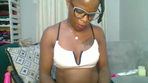 PrettyEla online show from January 12, 1:33 am