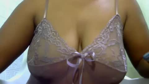 Snapshot of prettygirl_ynna chatting on October 10, 10:42 am prettygirl_ynna online show from October 10, 10:42 am