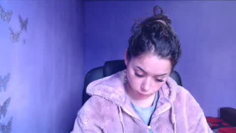 prettyjulliette online show from January 4, 10:05 am
