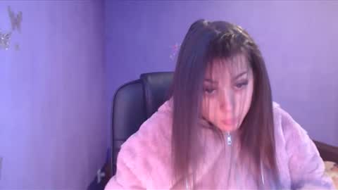 prettyjulliette online show from January 1, 9:07 am