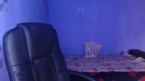 prettyjulliette online show from January 12, 10:23 am