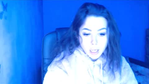 prettyjulliette online show from January 3, 10:52 am