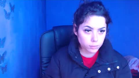 prettyjulliette online show from January 5, 11:37 am