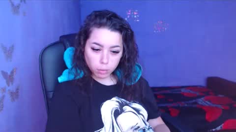 prettyjulliette online show from December 19, 11:50 am