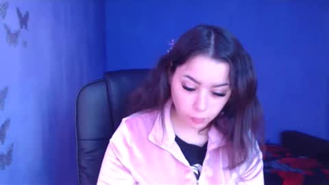 prettyjulliette online show from December 18, 10:08 am