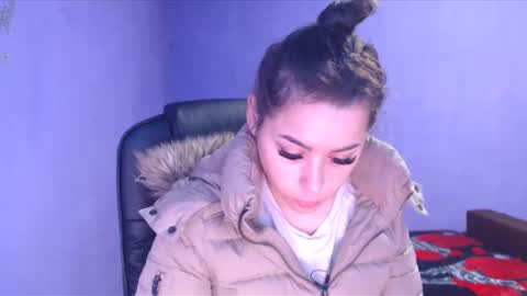 prettyjulliette online show from December 22, 10:17 am