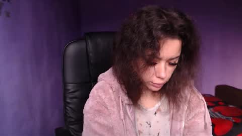 prettyjulliette online show from December 20, 11:43 am