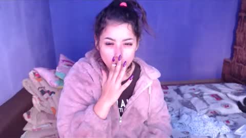 prettyjulliette online show from December 15, 8:19 am