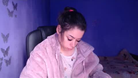 prettyjulliette online show from December 8, 11:24 am