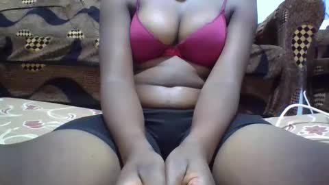 Prettykate online show from February 8, 1:37 pm