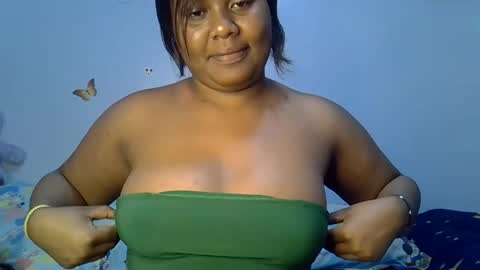 prettymel_ online show from January 13, 7:29 pm