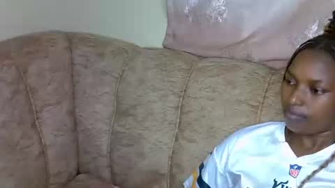 prettyshasha_ online show from October 13, 4:09 pm