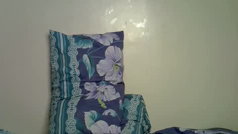 prettyshasha_ online show from October 3, 6:24 pm