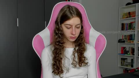 Snapshot of prettysomething chatting on September 30, 7:14 am Sophie next stream will be at Monday i will wait you guys online show from September 30, 7:14 am