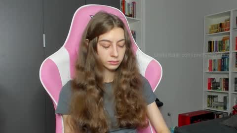 Snapshot of prettysomething chatting on October 10, 8:08 am Sophie next stream will be at Monday i will wait you guys online show from October 10, 8:08 am