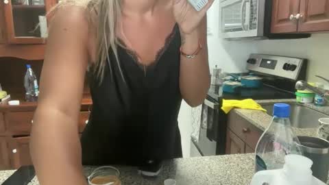 Snapshot of prettyyykittyyy22 chatting on October 27, 2:23 pm prettyyykittyyy22 online show from October 27, 2:23 pm